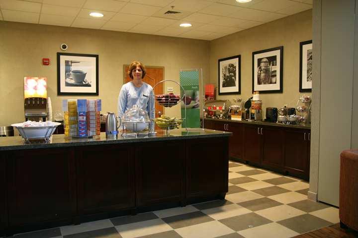 Hampton Inn & Suites Wilkes-Barre Restoran gambar