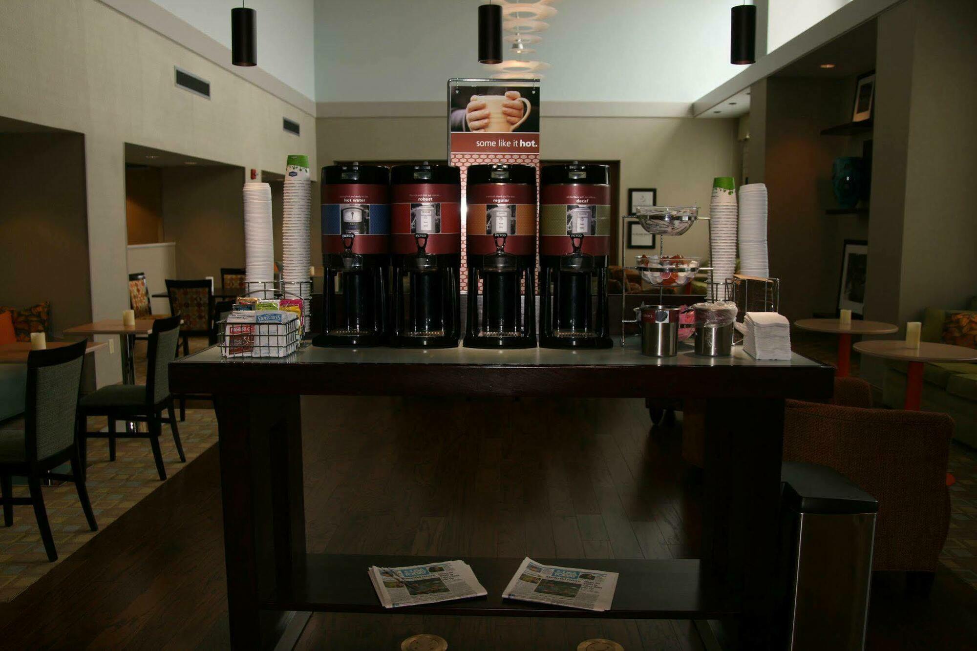 Hampton Inn & Suites Wilkes-Barre Restoran gambar
